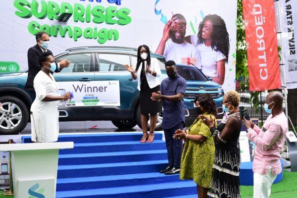 Standard Chartered Hands Over Brand-New Vehicle To The Top Winner Of ‘Season Of Surprises’ Promo
