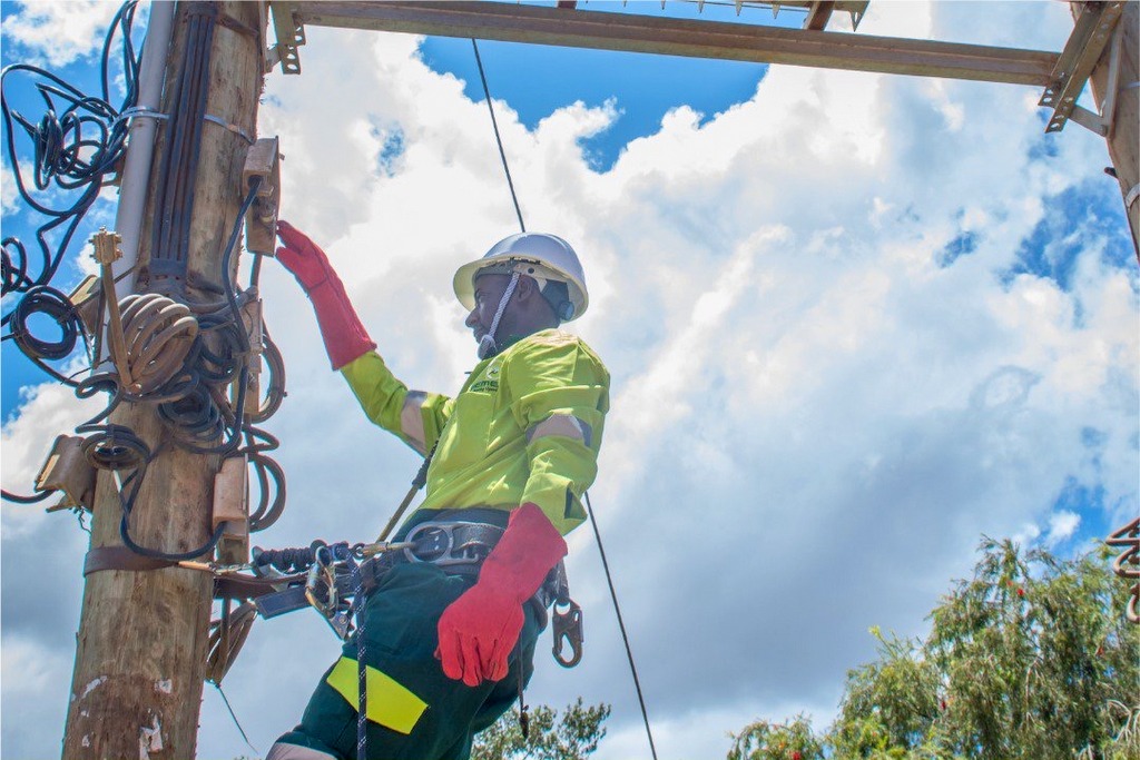 UMEME Lowers Electricity Tariffs